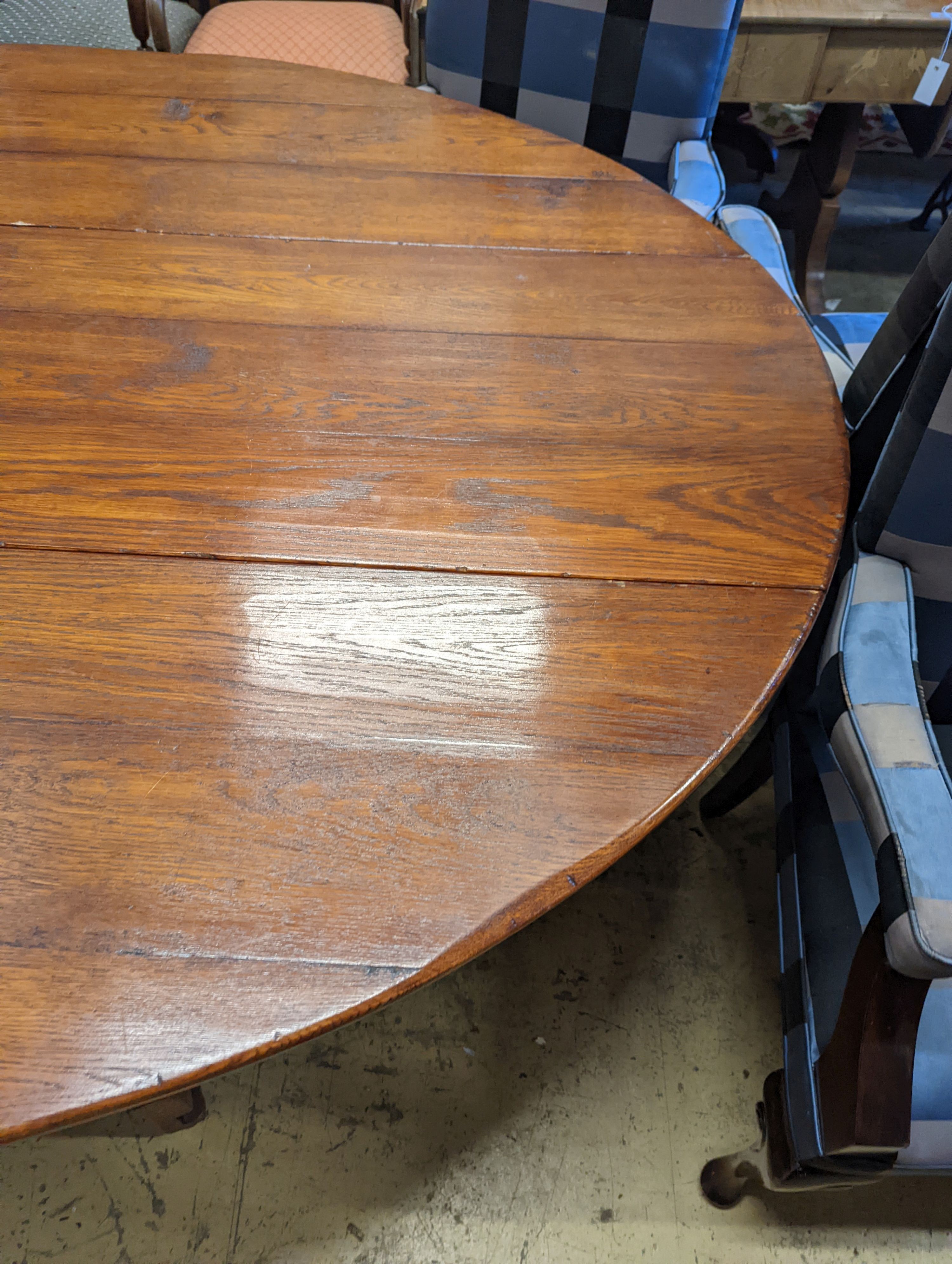 An 18th century style oak gateleg 'wake' dining table, length 200cm, 150cm extended, height 75cm